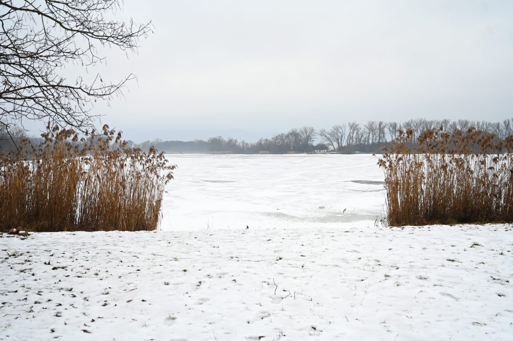 Zamrznutá vodná nádrž Boleráz