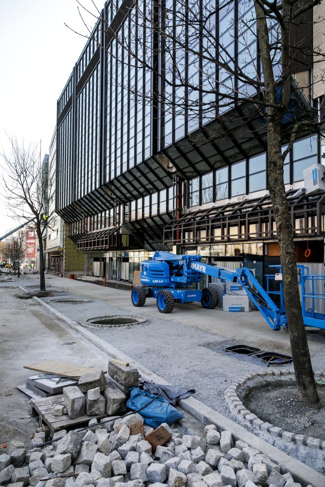 Rekonštrukcia Obchodného domu Dunaj a Domu odievania v Bratislave 