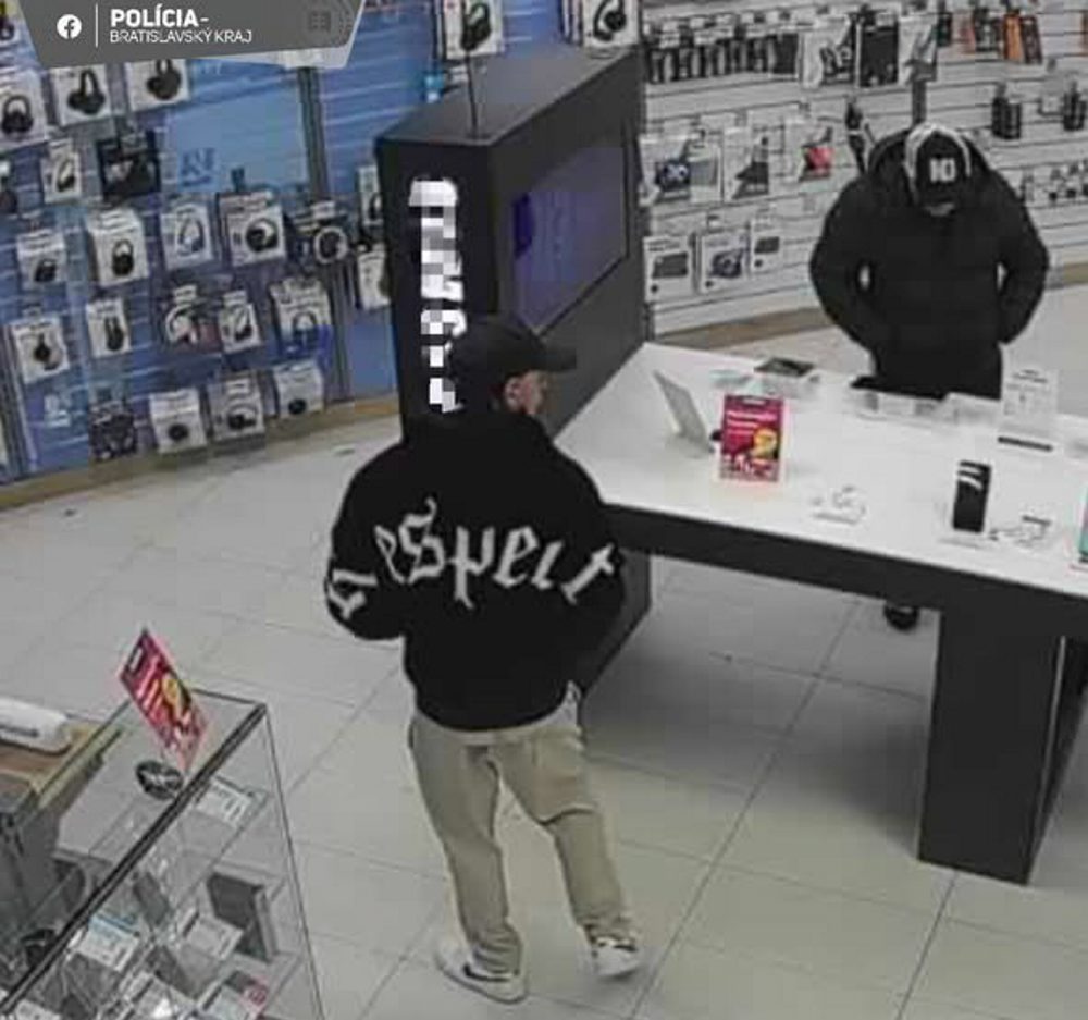 Polícia žiada o pomoc pri vyšetrovaní krádeže v nákupnom centre v Bratislave