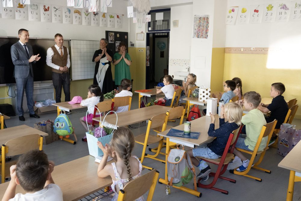 Odovzdávanie koncoročných vysvedčení v Bratislave   