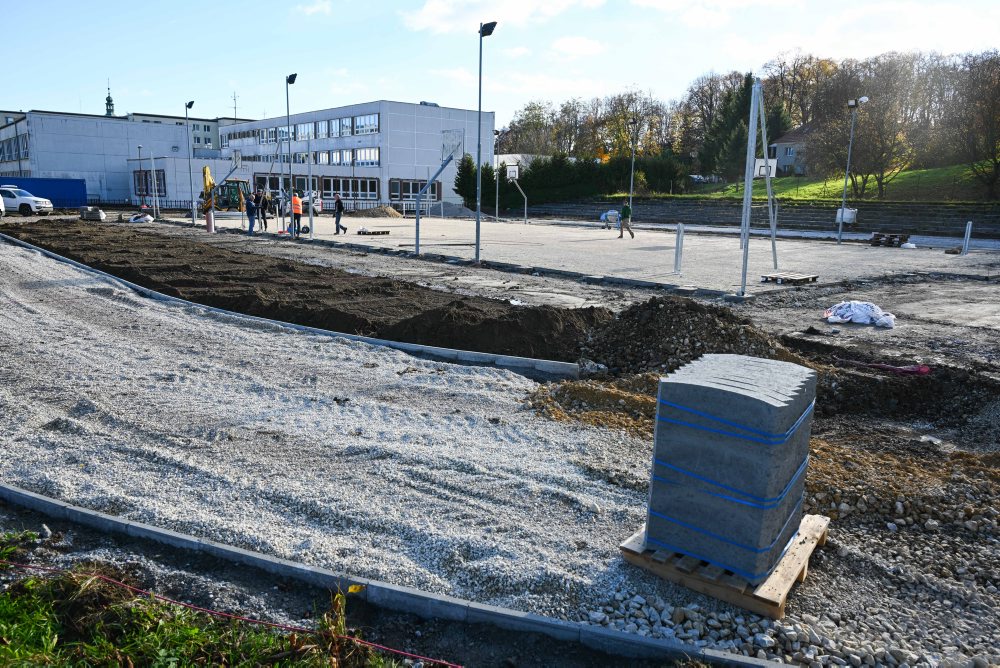 Rekonštrukcia školského športoviska v Starej Turej
