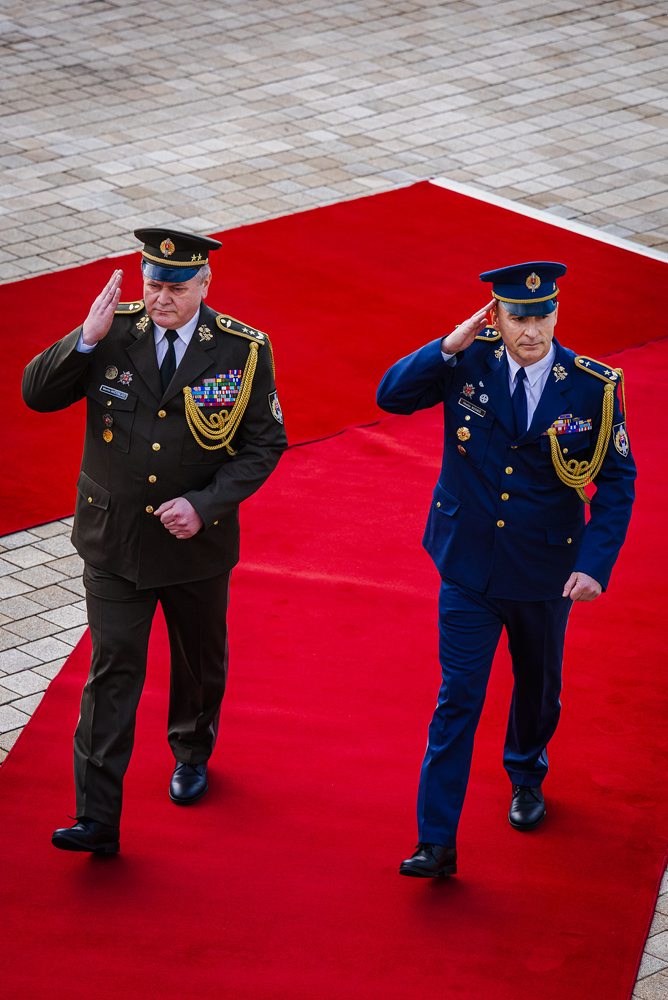 Prezident SR Peter Pellegrini sa rozlúčil s dvoma generálmi, vyjadril im uznanie