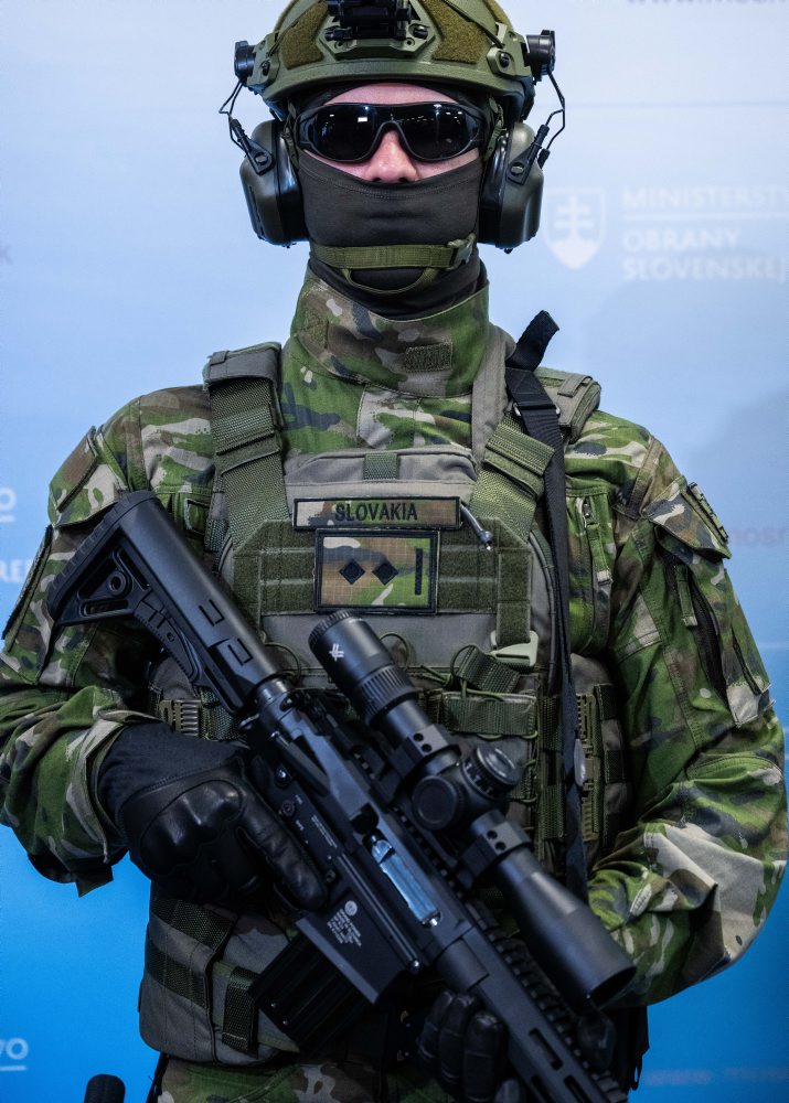 Rezort obrany predstavil nové uniformy aj výzbroj vojakov
