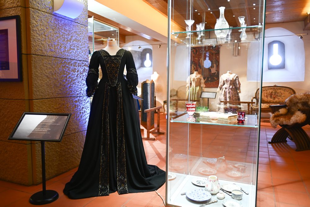 Výstava na Trenčianskom hrade v Trenčíne prezentuje dámske dobové kostýmy z rozprávok