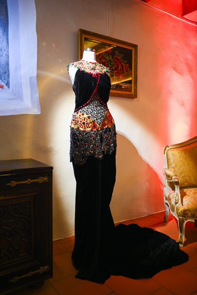 Výstava na Trenčianskom hrade v Trenčíne prezentuje dámske dobové kostýmy z rozprávok