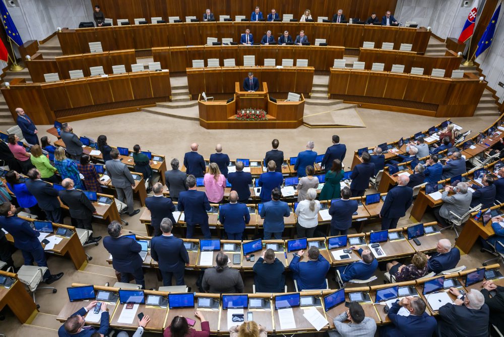 Poslanci prelomili veto a schválili zákon o zmene ÚOO na nový úrad