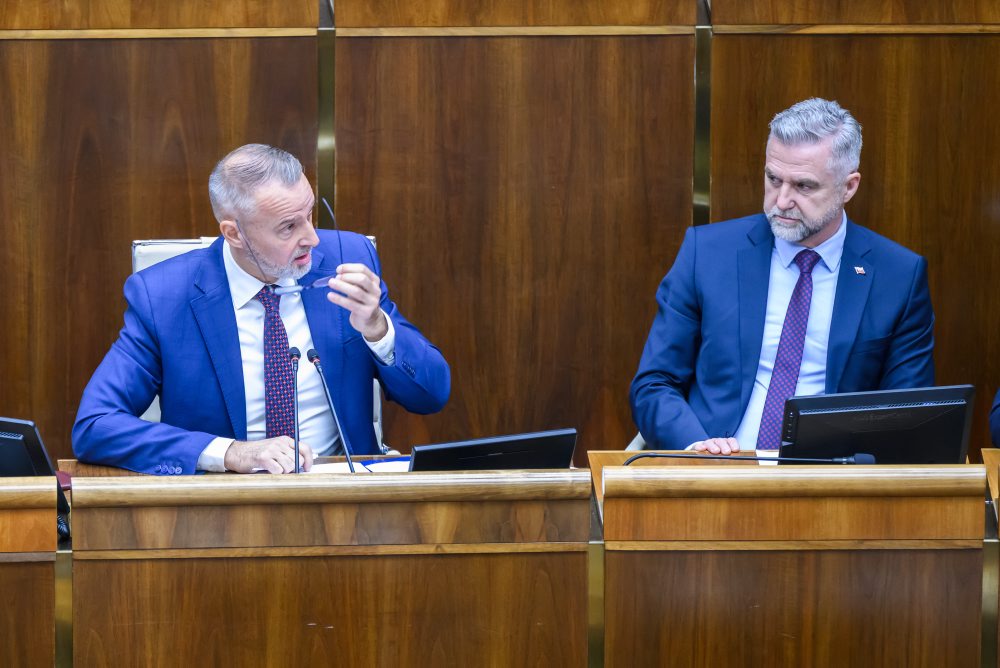 Poslanci prelomili veto a schválili zákon o zmene ÚOO na nový úrad