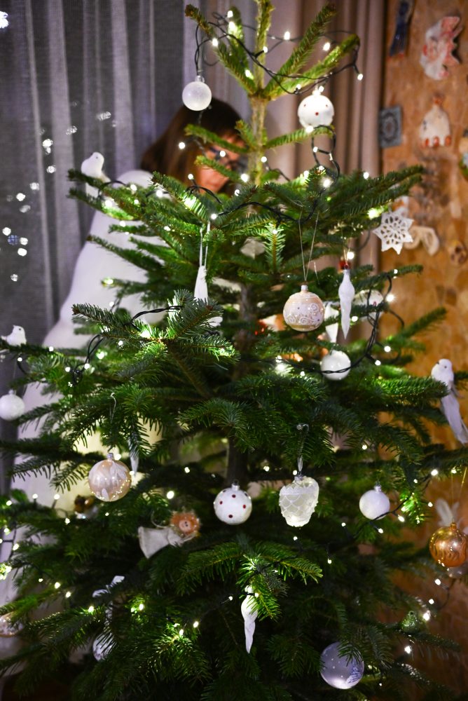 Zdobenie vianočného stromčeka v Lubine