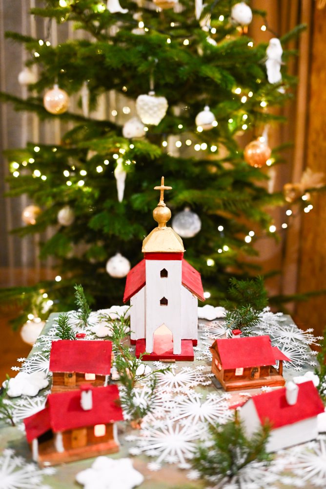 Zdobenie vianočného stromčeka v Lubine