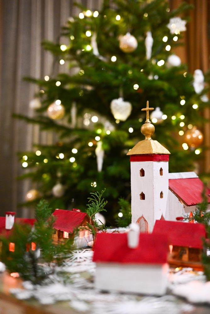 Zdobenie vianočného stromčeka v Lubine