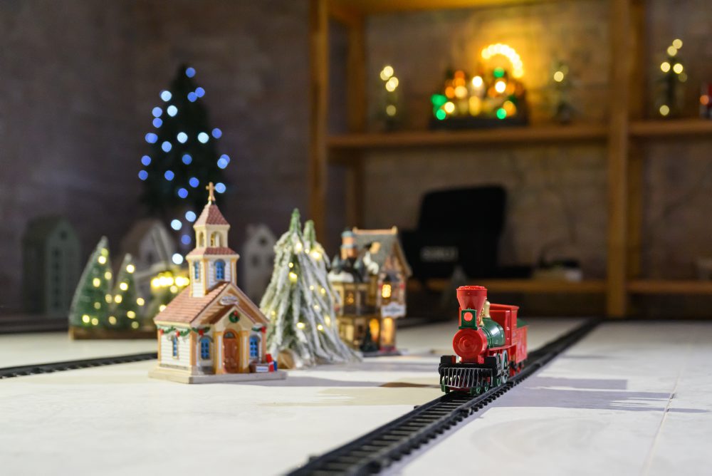 V obci Lozorno vytvorila pani Monika Jurčíková najdlhšiu trať pre vianočný modelový vláčik