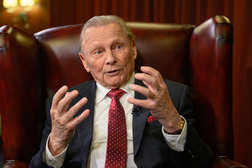 Exprezident Rudolf Schuster počas rozhovoru v Tlačovej agentúre SR v Bratislave