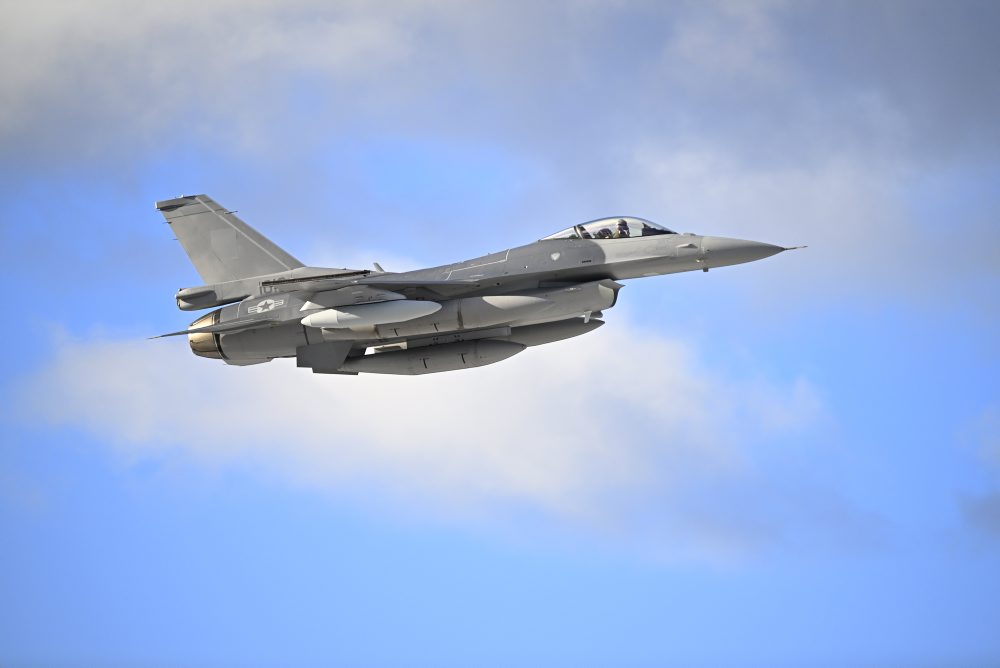 Na vojenskom letisku v Kuchyni pristáli ďalšie tri nové stíhačky F-16