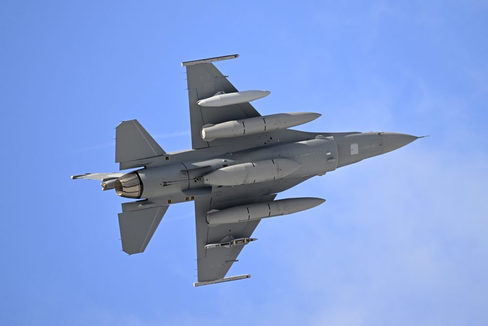 Na vojenskom letisku v Kuchyni pristáli ďalšie tri nové stíhačky F-16