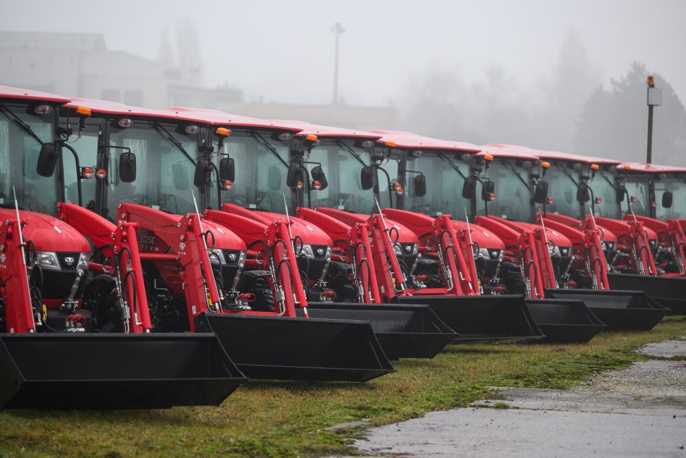 Nové traktory ako súčasť významnej investície pre vodohospodárov	