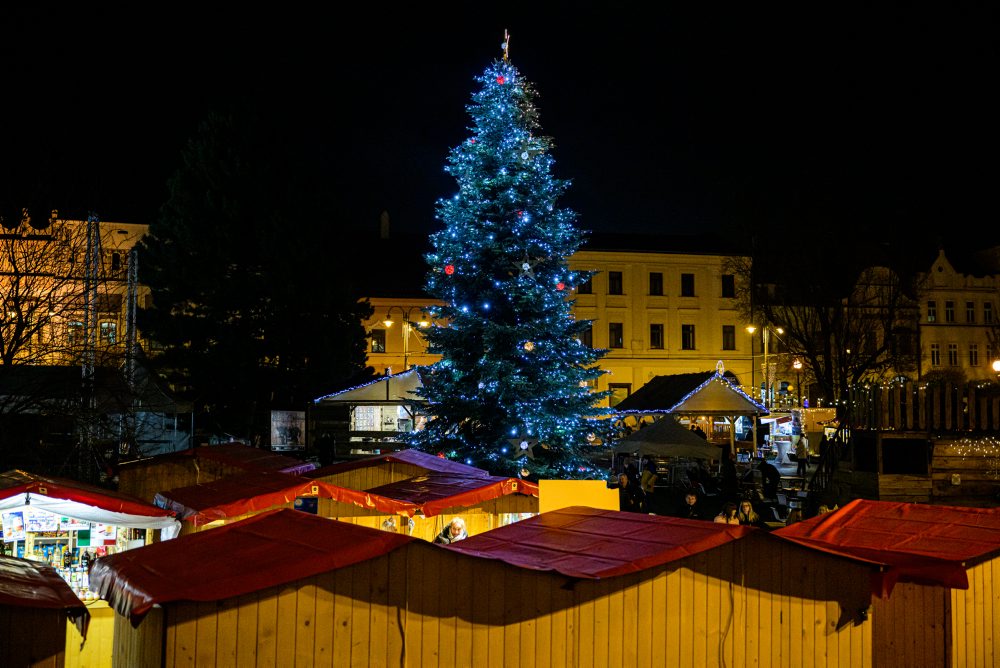 Vianočný stromček na Hlavnej ulici v Prešove 