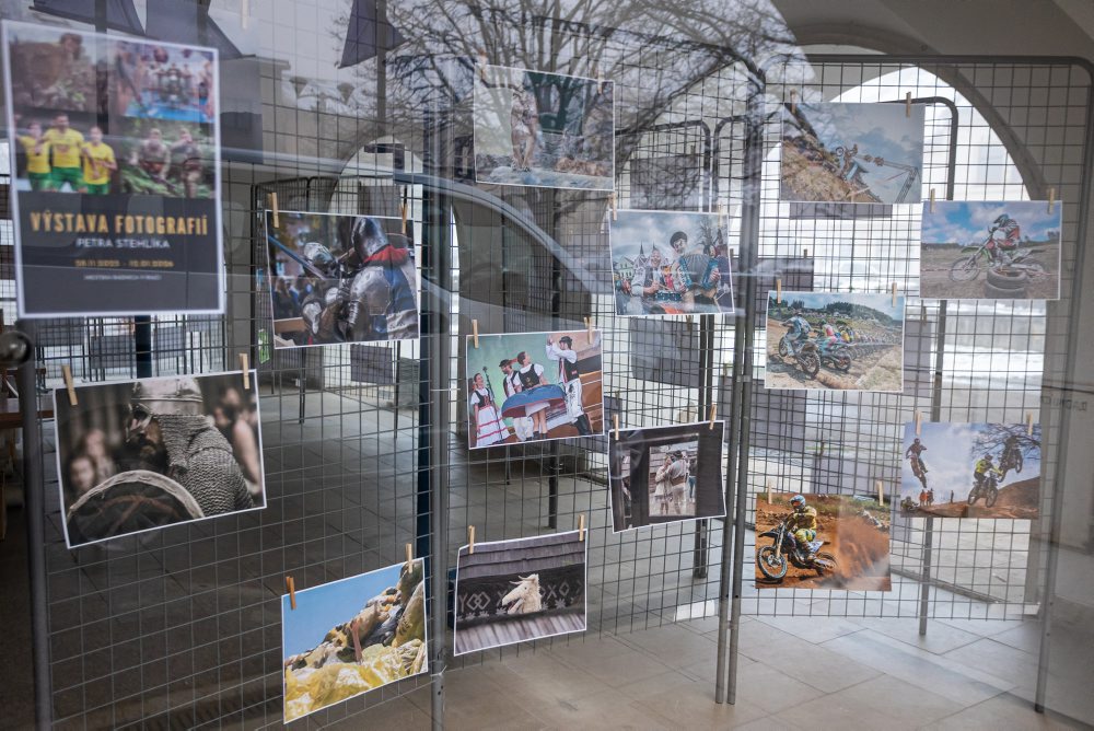 Výstava športových a kultúrno-spoločenských momentov v Rajci fotografa Petra Stehlíka 