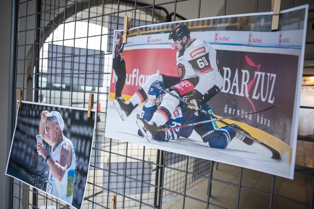 Výstava športových a kultúrno-spoločenských momentov v Rajci fotografa Petra Stehlíka 