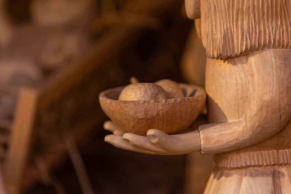 Nový drevený betlehem na nádvorí Mestskej knižnice v Bojniciach