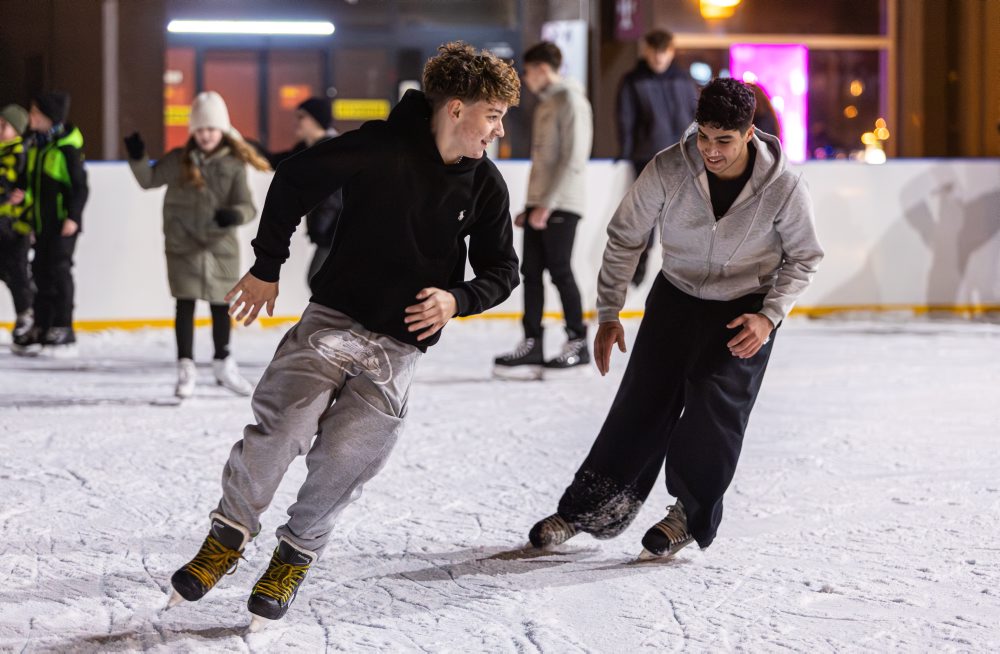 Korčuľovanie na ľadovej ploche na Divadelnom námestí v Martine