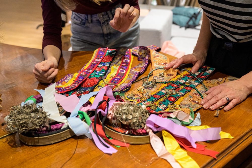 Atmosféra podujatia Ušime si kroj s Dominikou Sakmárovou v Krajskej knižnici Pavla Orzságha Hviezdoslava v Prešove