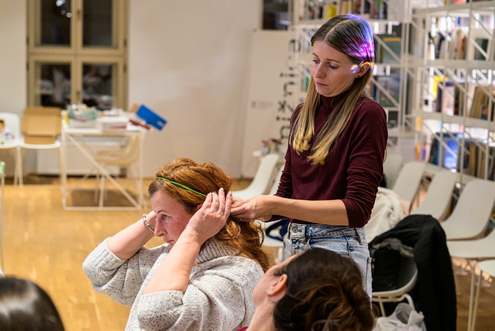 Atmosféra podujatia Ušime si kroj s Dominikou Sakmárovou v Krajskej knižnici Pavla Orzságha Hviezdoslava v Prešove