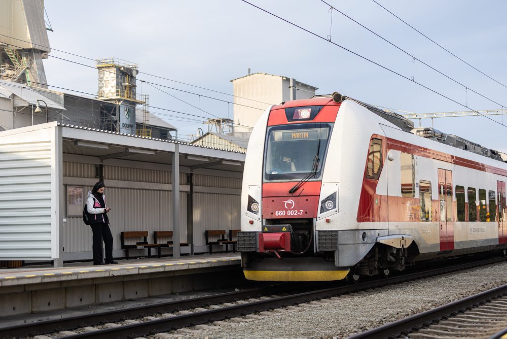 ŽSR dokončili modernizáciu železničného úseku Váh - Varín - Strečno
