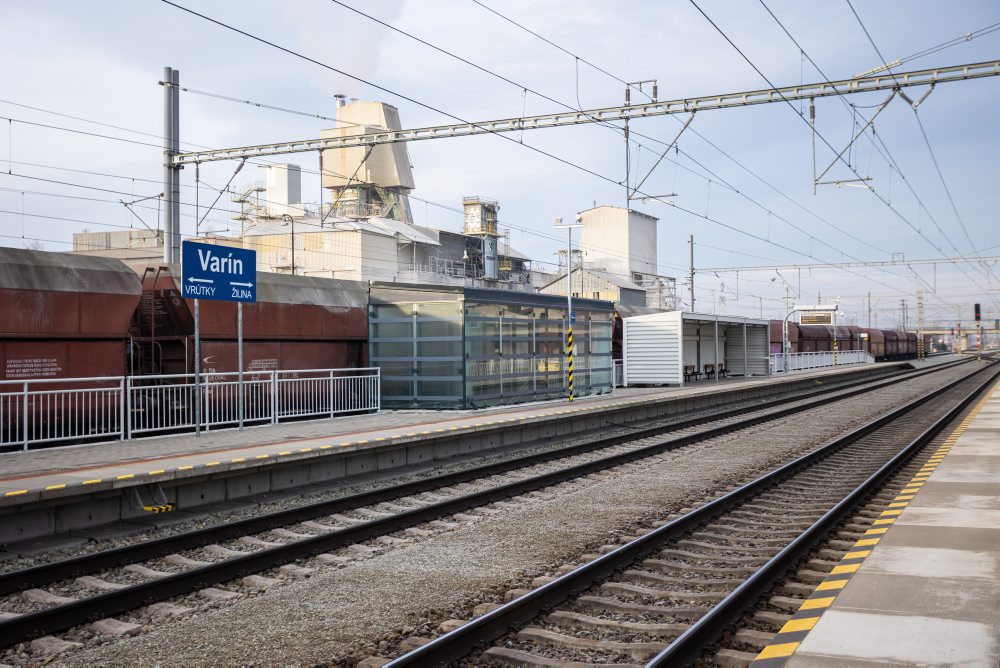 ŽSR dokončili modernizáciu železničného úseku Váh - Varín - Strečno