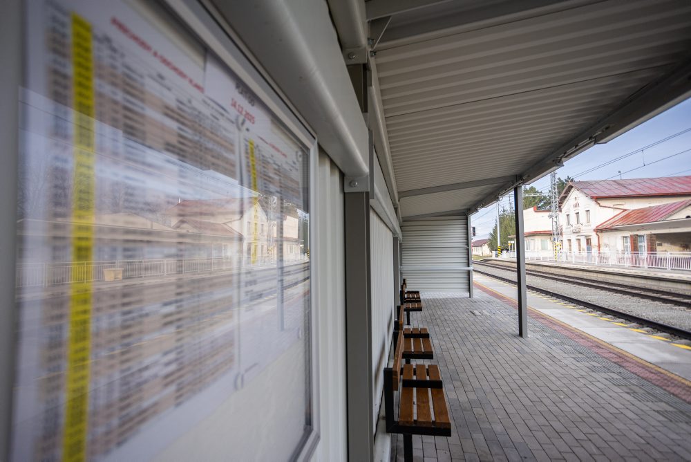 ŽSR dokončili modernizáciu železničného úseku Váh - Varín - Strečno