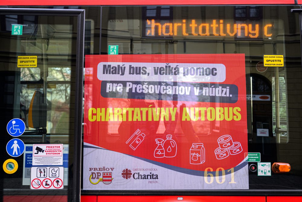 Charitatívny autobus v Prešove vyzbiera pomoc pre ľudí v núdzi
