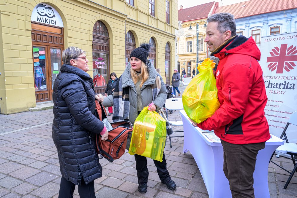 Charitatívny autobus v Prešove vyzbiera pomoc pre ľudí v núdzi