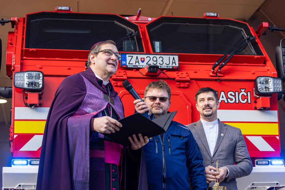 Slávnostné požehnanie hasičskej stanice pri tuneli Višňové