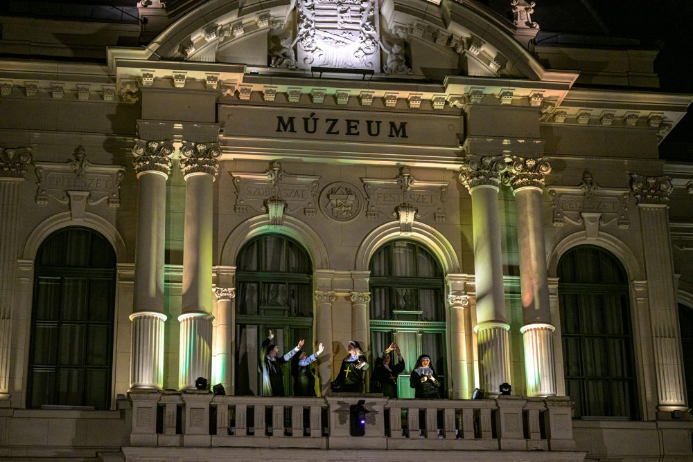 Na historickom múzejnom balkóne v Košiciach ožili legendárne divadelné scény