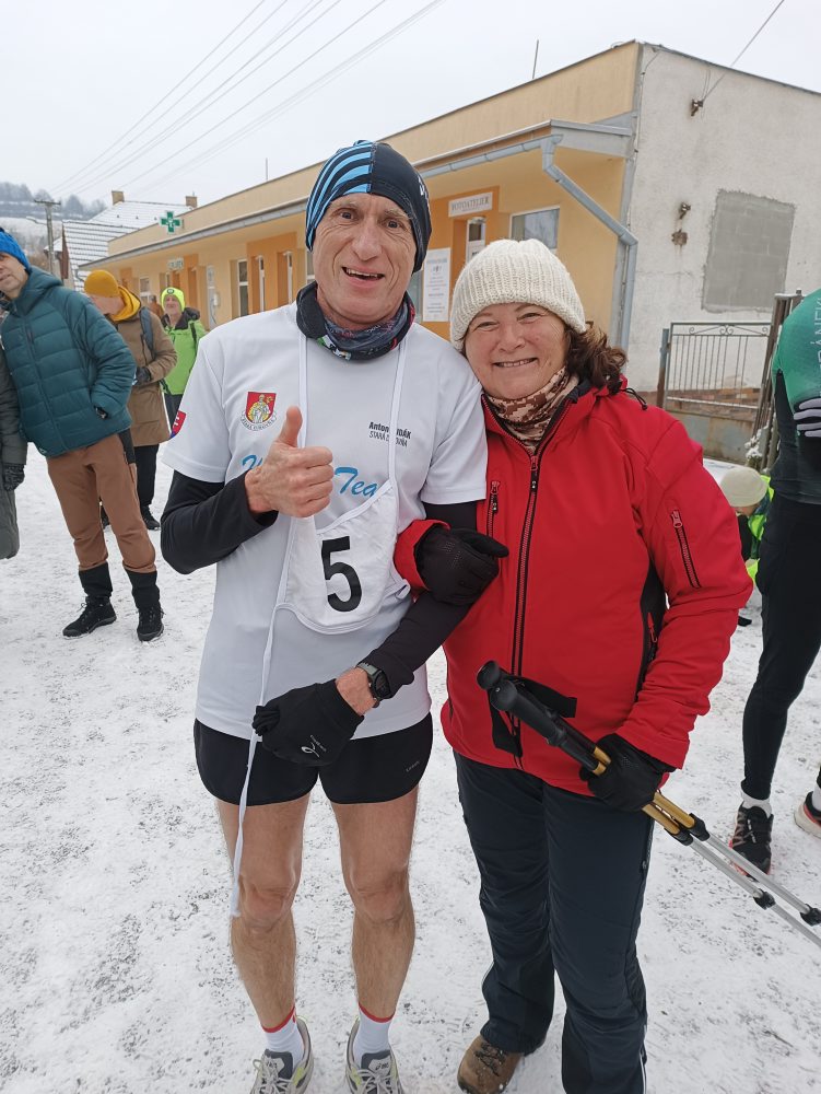 Na Trojkráľovom behu obcou Kriváň sa zúčastnili muži, ženy, deti i pes