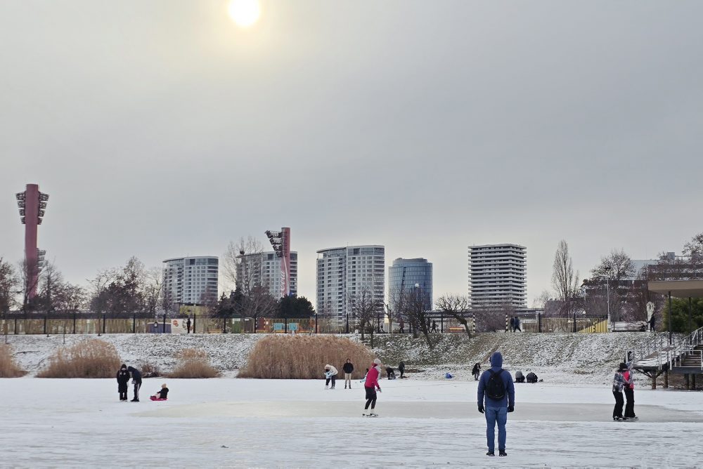 Korčuľovanie na bratislavskej Kuchajde  