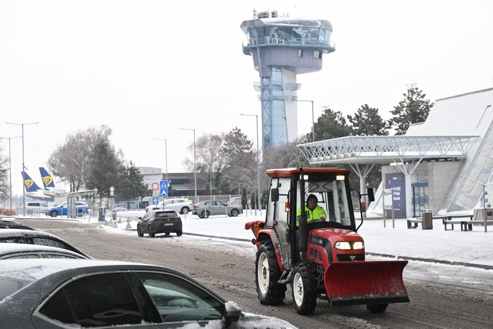 Letisko M. R. Štefánika v Bratislave je pre nepriaznivé meteorologické podmienky uzavreté