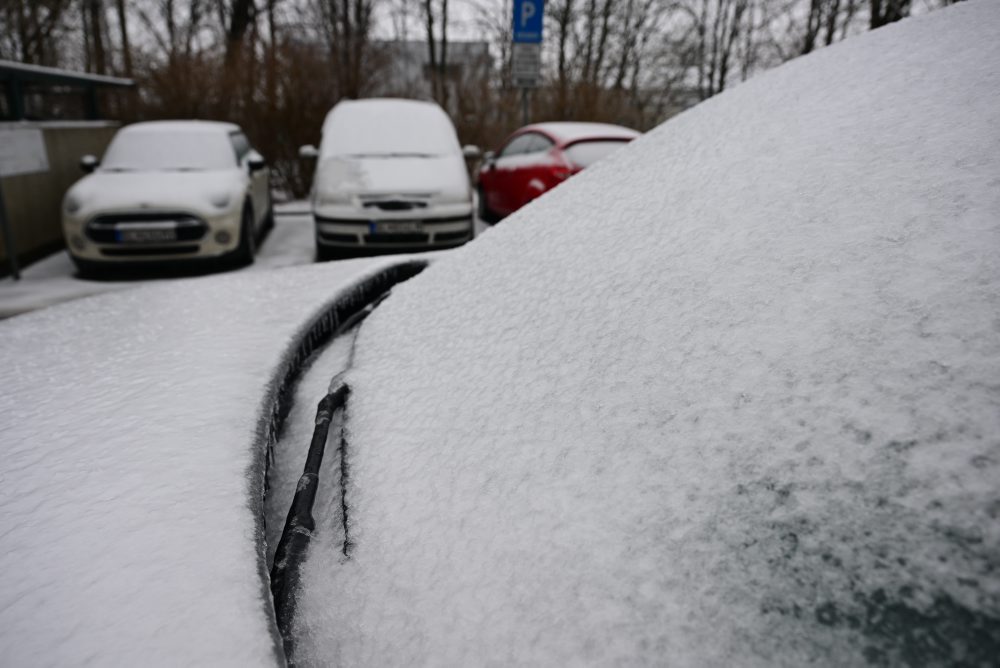 Na západnom Slovensku je extrémna poľadovica, dopravná situácia v Bratislave