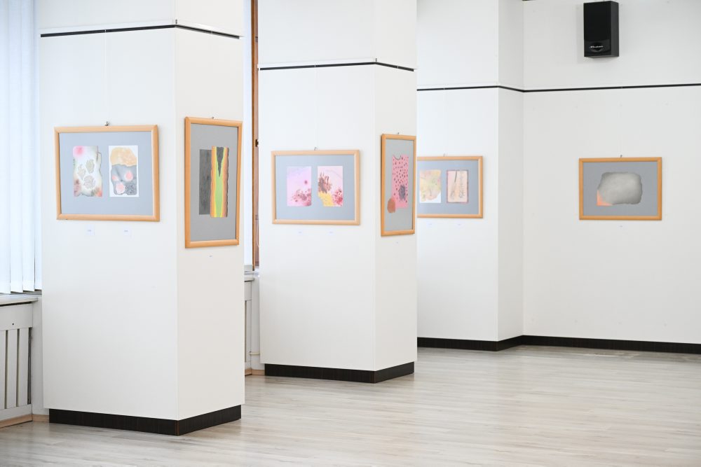 Výtvarník Dušan Nágel vystavuje diela v Novom Meste nad Váhom