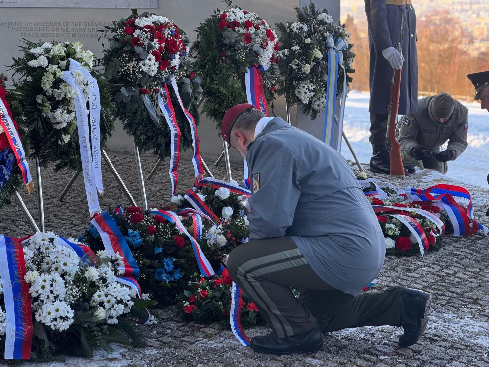 Na vojnovom cintoríne Háj Nicovô si uctili Deň pamiatky obetí služby vlasti