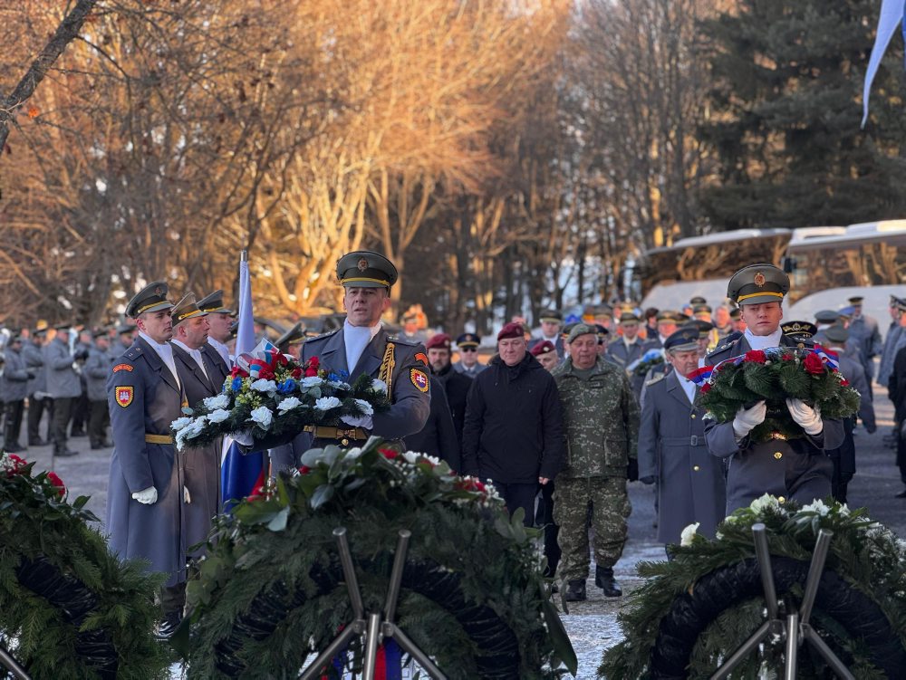 Na vojnovom cintoríne Háj Nicovô si uctili Deň pamiatky obetí služby vlasti