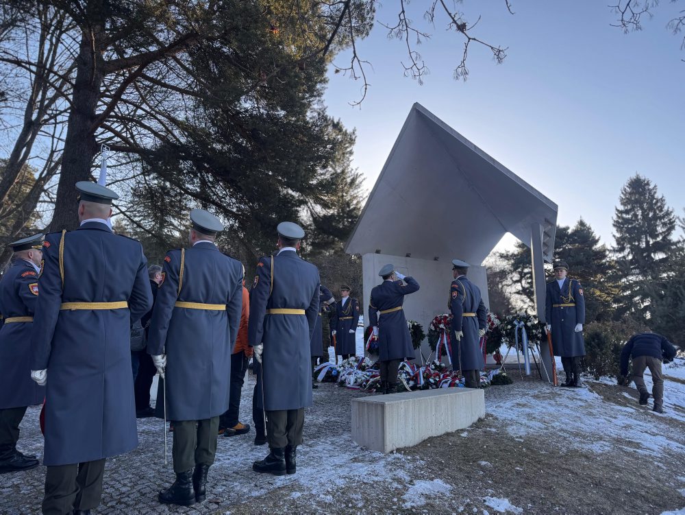 Na vojnovom cintoríne Háj Nicovô si uctili Deň pamiatky obetí služby vlasti
