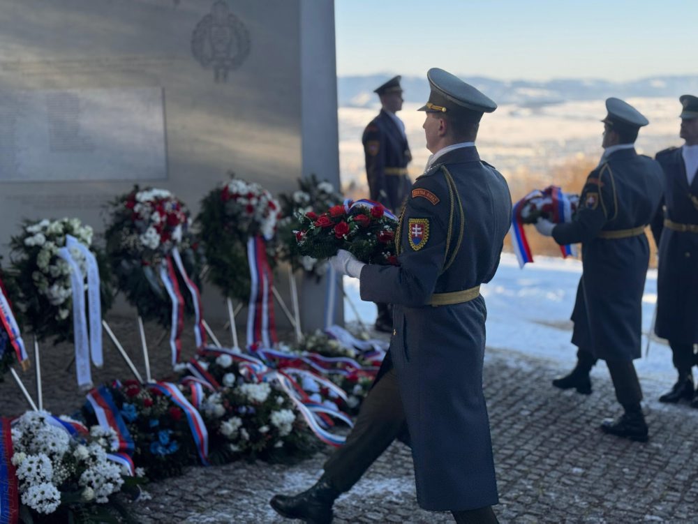Na vojnovom cintoríne Háj Nicovô si uctili Deň pamiatky obetí služby vlasti