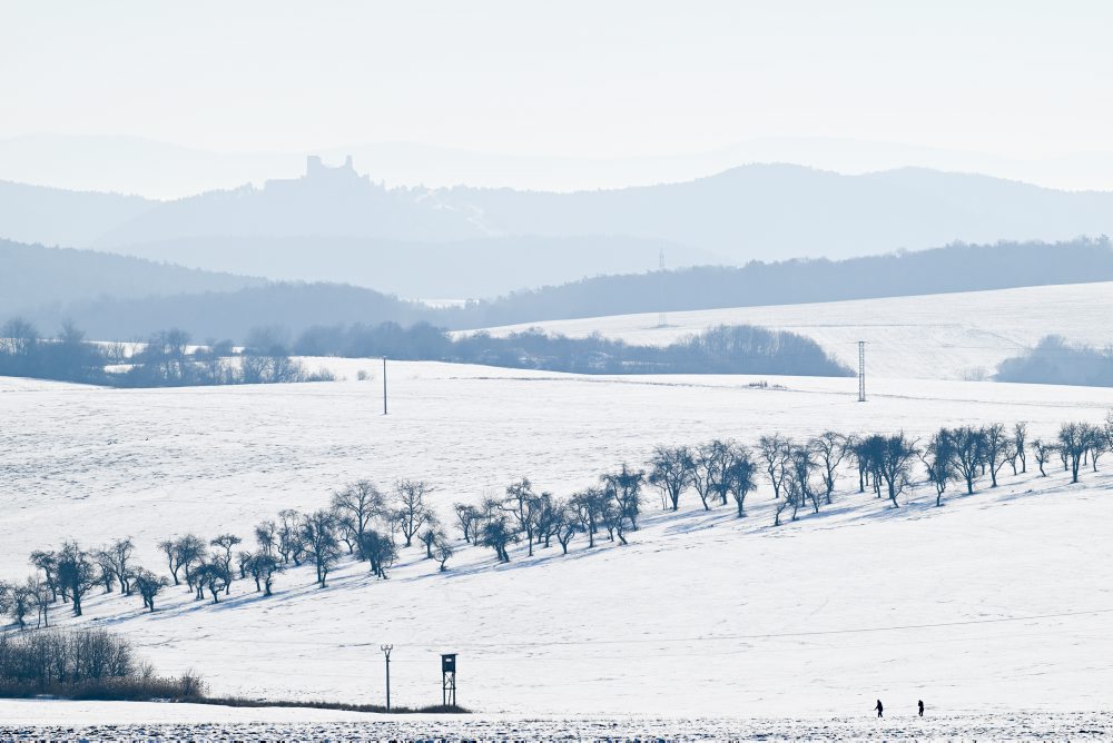 Čachtický hrad v zimnej krajine