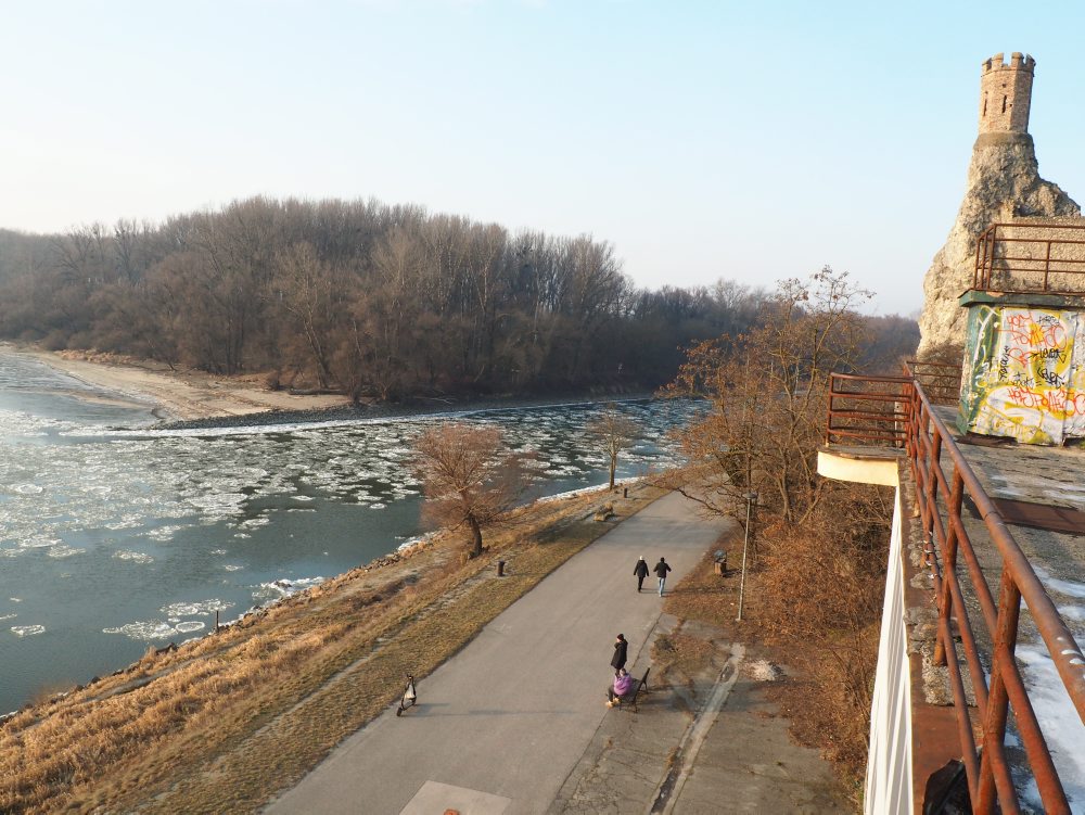 Ľadové kryhy na sútoku riek Dunaj a Morava 