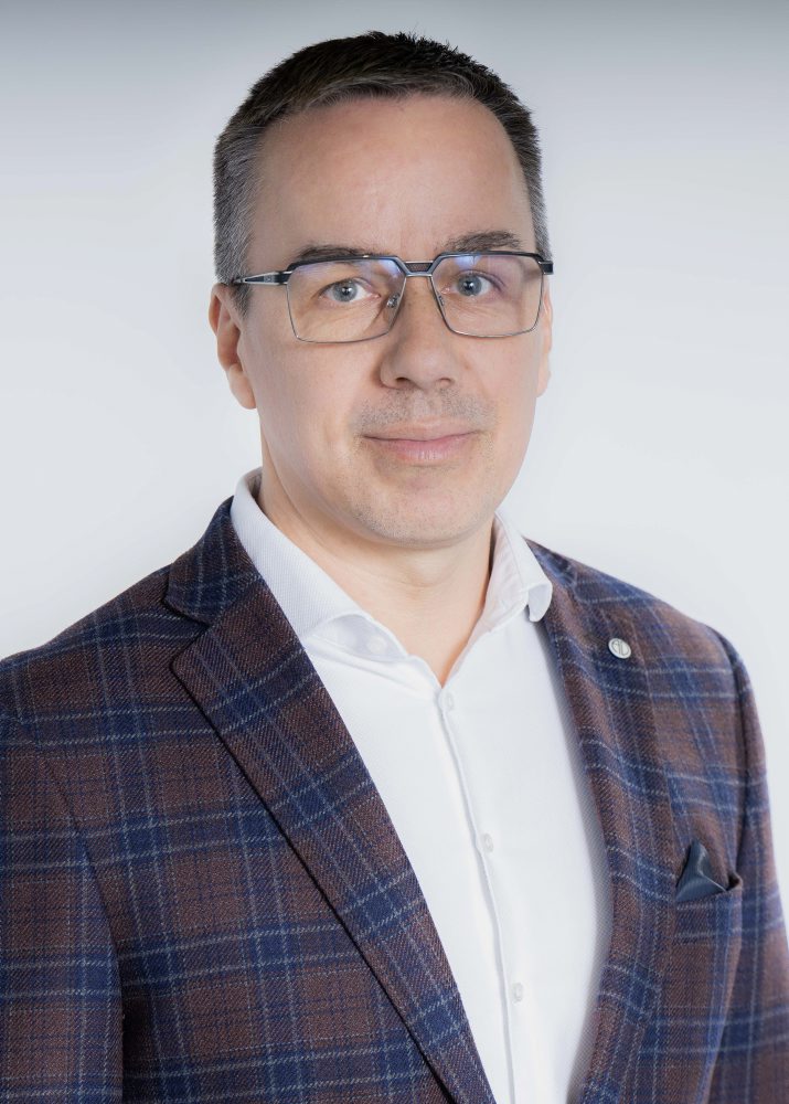 Minister práce, sociálnych vecí a rodiny Erik Tomáš 