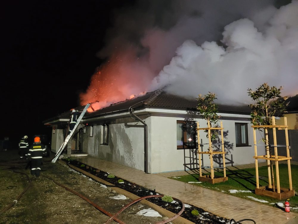 Požiar rodinného domu v obci Baka