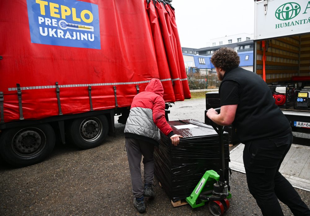 Nakládka a odoslanie pomoci zo zbierky Teplo pre Ukrajinu