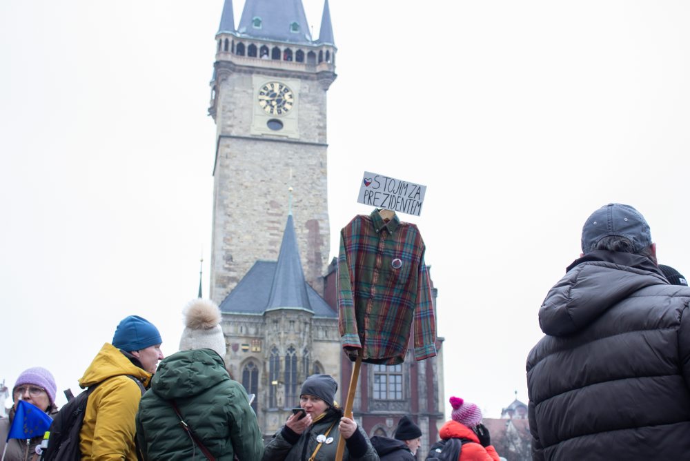 V Prahe sa na podporu prezidenta Pavla zišli desaťtisíce ľudí