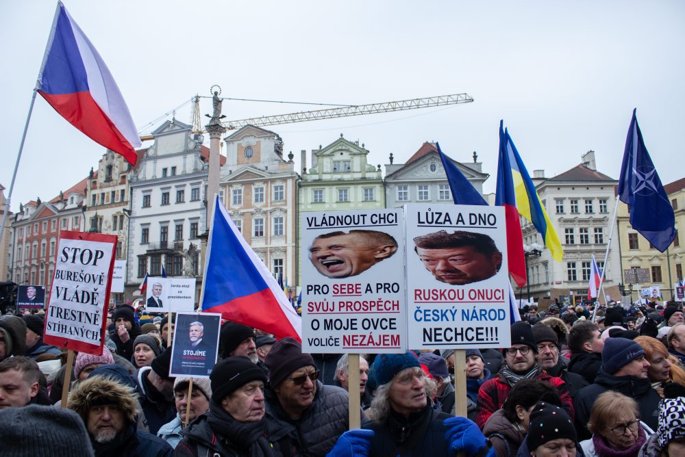 V Prahe sa na podporu prezidenta Pavla zišli desaťtisíce ľudí