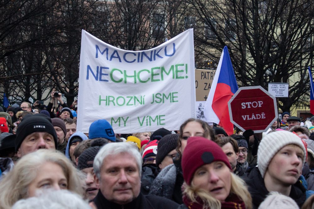 V Prahe sa na podporu prezidenta Pavla zišli desaťtisíce ľudí
